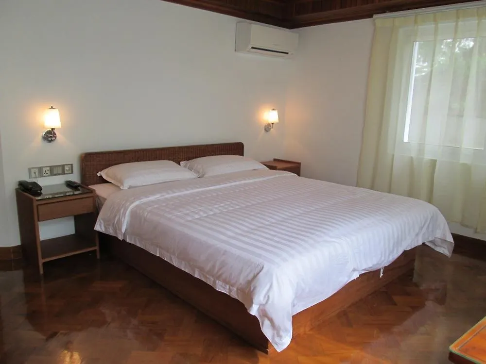***  Hotel Wardan Янгон Мьянма